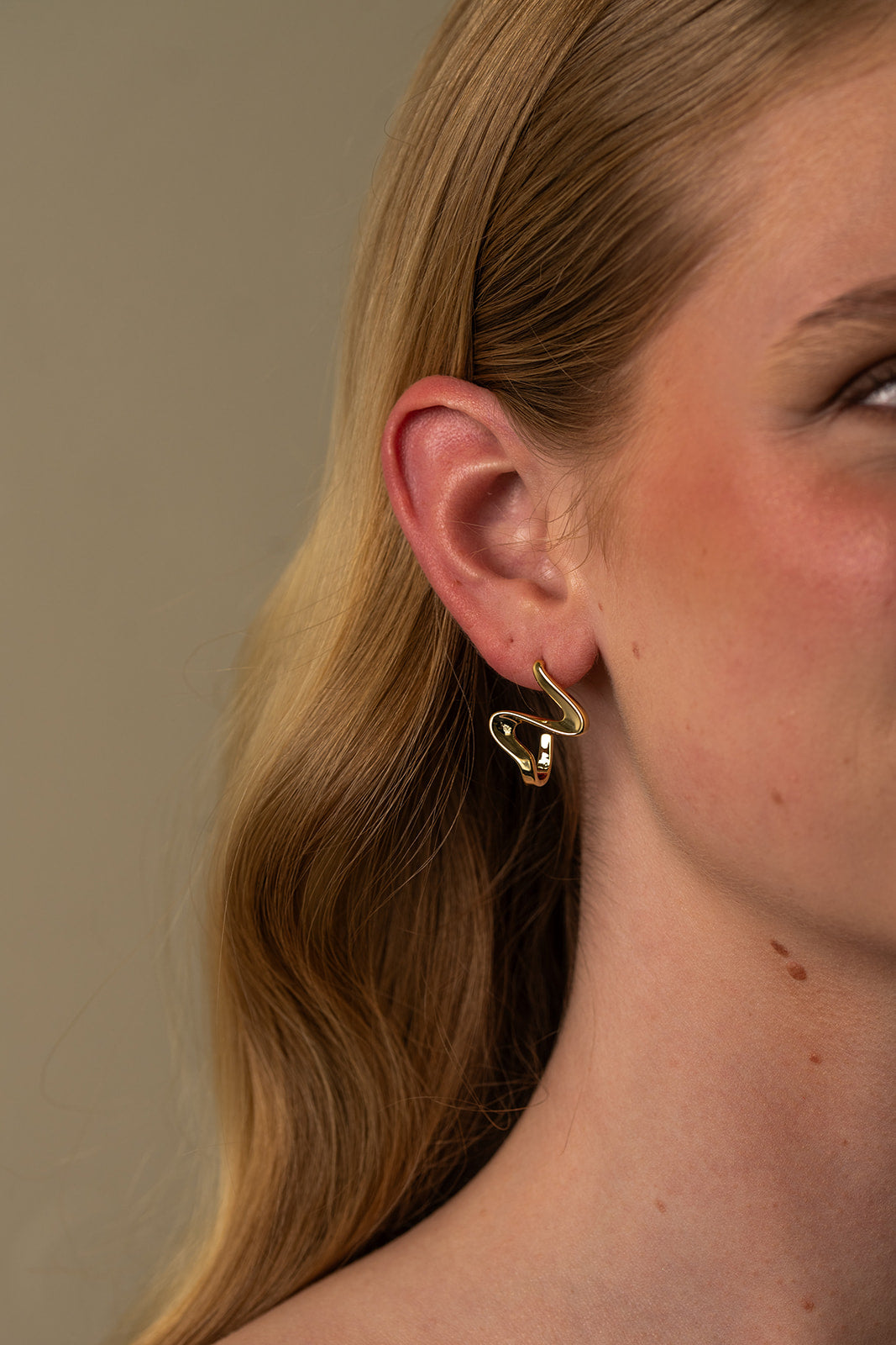 Abstract Gold Wave Studs