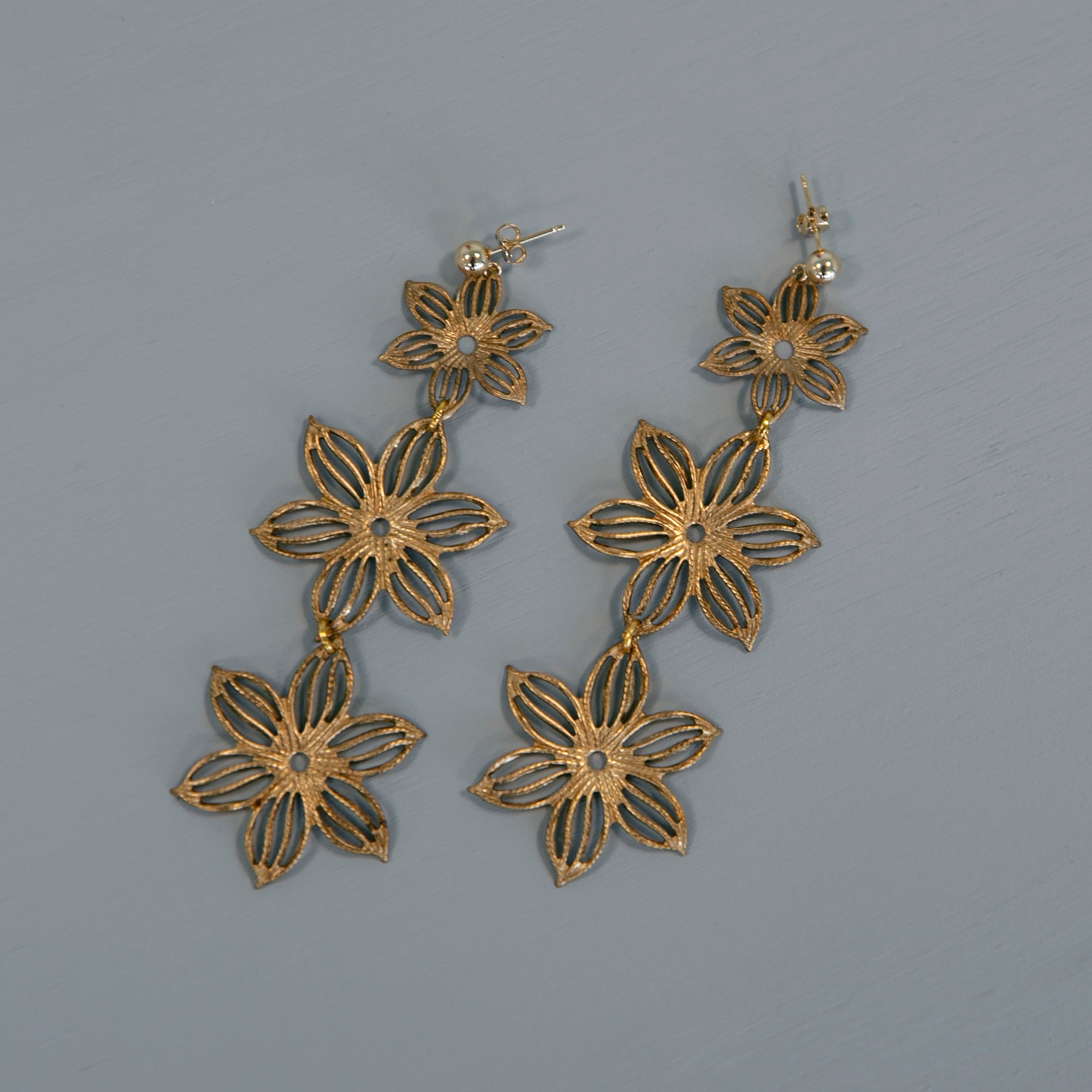 Amazon.com: Roytil Gold Earrings Earrings Flower Floral Inlay Pearl  Creative Alloy Flower Earrings Earrings for Women (Color : Gold, Size : One  Size) : Clothing, Shoes & Jewelry